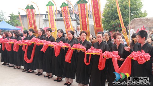 高僧大德云集 共同见证泸州蓝田金龙寺观音殿落成(图11) 高僧大德云集 共同见证泸州蓝田金龙寺观音殿落成(图11)