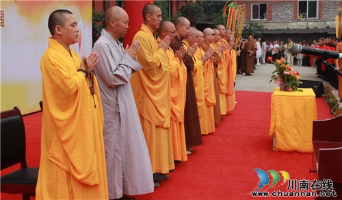 高僧大德云集 共同见证泸州蓝田金龙寺观音殿落成(图3) 高僧大德云集 共同见证泸州蓝田金龙寺观音殿落成(图3)