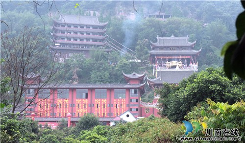 高僧大德云集 共同见证泸州蓝田金龙寺观音殿落成(图2) 高僧大德云集 共同见证泸州蓝田金龙寺观音殿落成(图2)