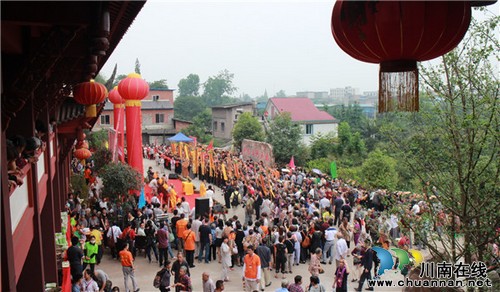 高僧大德云集 共同见证泸州蓝田金龙寺观音殿落成(图15) 高僧大德云集 共同见证泸州蓝田金龙寺观音殿落成(图15)