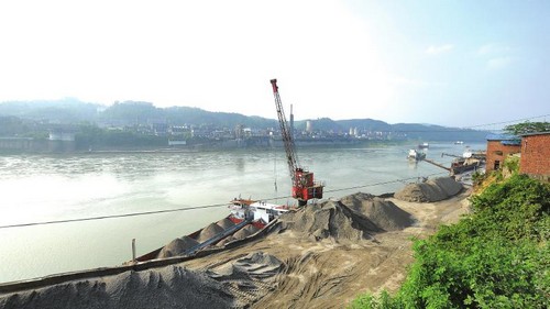 宜宾境内长江河道全面禁止采砂4年(图1) 宜宾境内长江河道全面禁止采砂4年(图1)