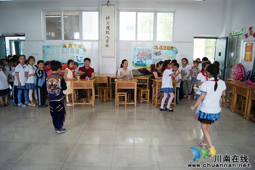 泸州十八中举行“唱响六一的欢歌”庆六一活动(图2)