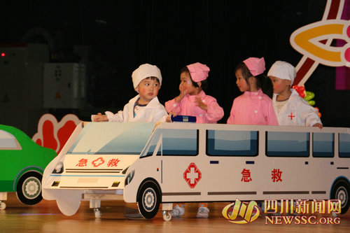 泸州:漫卡宝贝"角色扮演"体验工作快乐(图5) 泸州:漫卡宝贝"角色扮演"体验工作快乐(图5)