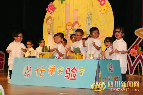 泸州:漫卡宝贝"角色扮演"体验工作快乐(图4) 泸州:漫卡宝贝"角色扮演"体验工作快乐(图4)