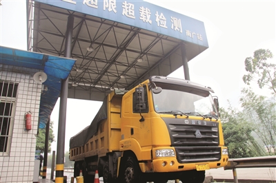 超限超载&nbsp;谁的尴尬？(图1)