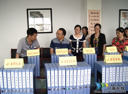省市领导检查泸州十八中国卫迎复审及健康教育工作(图2) 省市领导检查泸州十八中国卫迎复审及健康教育工作(图2)