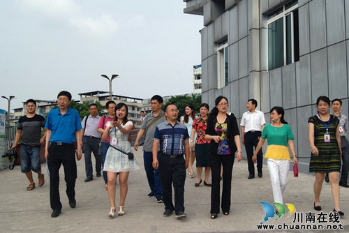 省市领导检查泸州十八中国卫迎复审及健康教育工作(图1) 省市领导检查泸州十八中国卫迎复审及健康教育工作(图1)