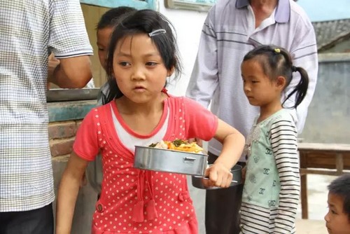 一个泸州女孩被古蔺山区孩子感动落泪(图15) 一个泸州女孩被古蔺山区孩子感动落泪(图15)