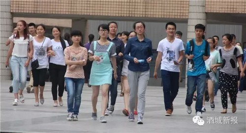 高考结束&nbsp;大家看看哪些奇葩的"狂欢"模式已开启？(图6)