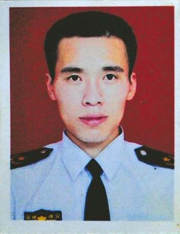 泸州男子被铁链锁脚关小黑屋3年&nbsp;活动半径不到5米(图3)