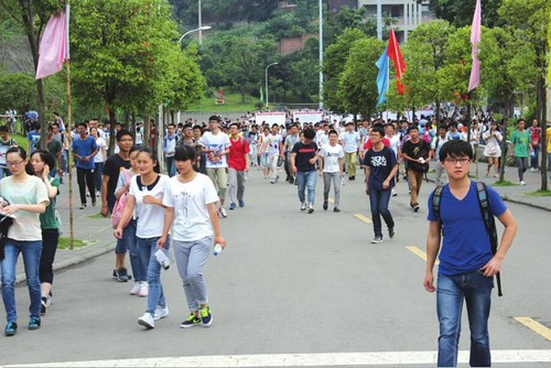 川南中考开考&nbsp;网上评卷成新亮点(图1)