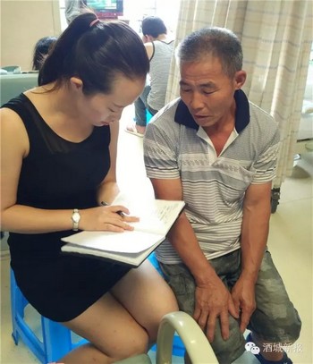 泸州弥陀8岁智残女童重度烧伤&nbsp;抚着记者脸说：我不怕(图4)