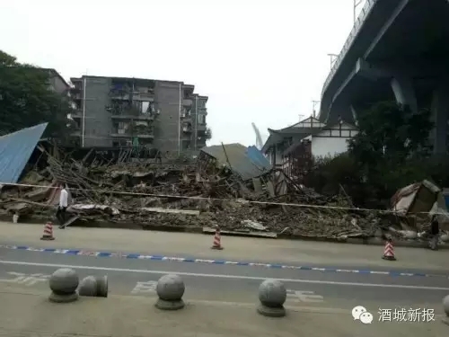 半夜三更一把“鬼火”&nbsp;忠孝路房屋怎么不“中”了(图2)