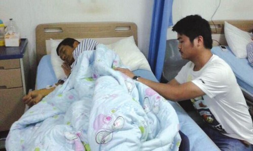 内江：儿子高考父亲瞒病情&nbsp;儿子想捐肝救父(图1)