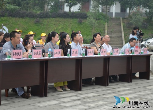 云龙镇百年荔枝生态园群团组织社会服务中心成立(图2) 云龙镇百年荔枝生态园群团组织社会服务中心成立(图2)