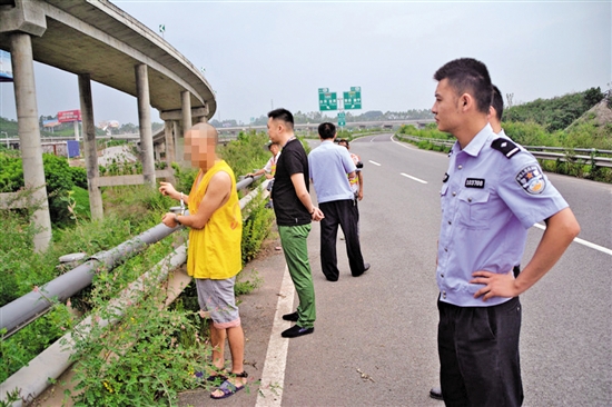 "鬼影"现形记&nbsp;内江警方破获系列盗窃电缆线案(图1)