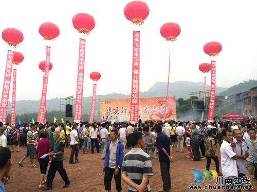 泸州纳溪:永宁河上赛龙舟&nbsp;渠坝端午味正浓(图1)