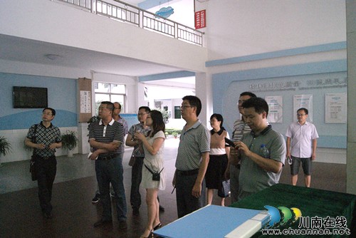 达州市教育观摩团到泸州十八中参观交流“三开、三开放”工作(图1)