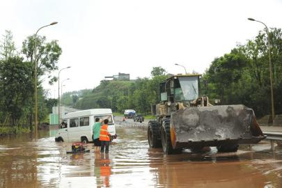 内江遇今夏首场区域性暴雨(图2)