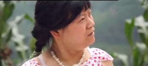 泸州:“断翅”女子祁梅 用双脚传递不屈正能量(图3) 泸州:“断翅”女子祁梅 用双脚传递不屈正能量(图3)