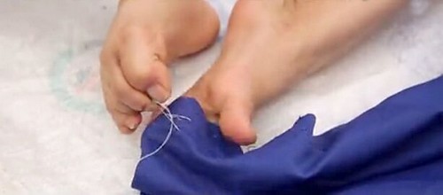 泸州:“断翅”女子祁梅 用双脚传递不屈正能量(图7) 泸州:“断翅”女子祁梅 用双脚传递不屈正能量(图7)