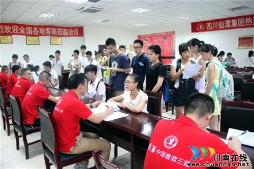 “潭酒勤工助学”活动助力高考学子阳光前行(图7) “潭酒勤工助学”活动助力高考学子阳光前行(图7)