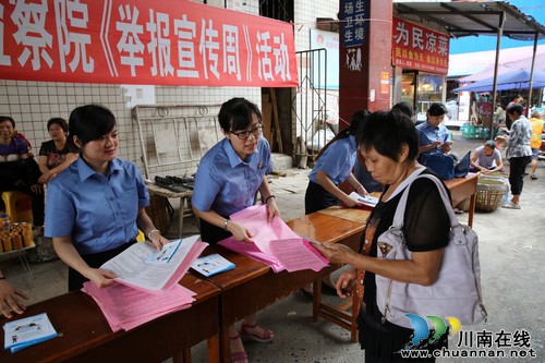 泸县深入开展党员志愿服务“四大行动”庆“七·一”(图4) 泸县深入开展党员志愿服务“四大行动”庆“七·一”(图4)