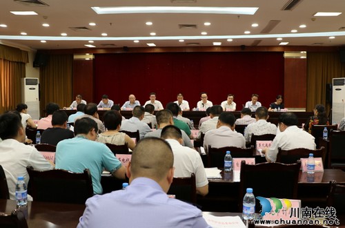 泸县召开“两违”专项整治工作会(图1)