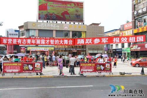红星街道:开展征兵宣传 大学生入伍优惠政策多(图2) 红星街道:开展征兵宣传 大学生入伍优惠政策多(图2)