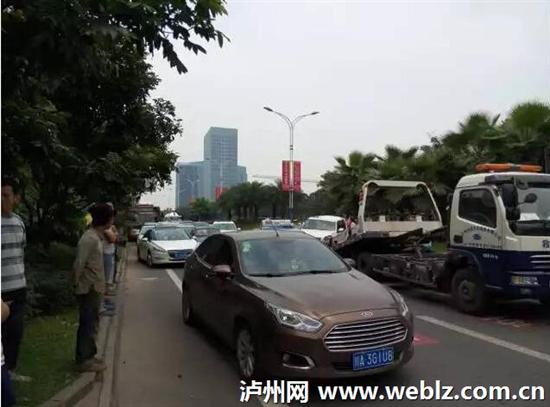 泸州景观大道昨发生六车连环相撞事故(图11)
