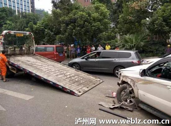 泸州景观大道昨发生六车连环相撞事故(图10)