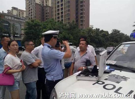 泸州景观大道昨发生六车连环相撞事故(图8)