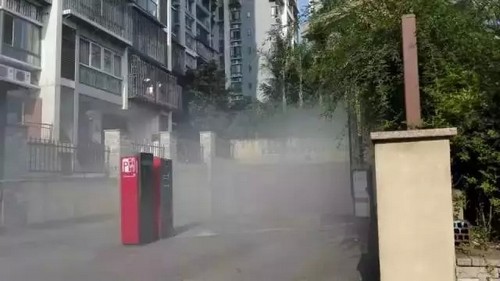 乱丢烟头引发火灾 泸州一小区停车库险引燃(图1) 乱丢烟头引发火灾 泸州一小区停车库险引燃(图1)