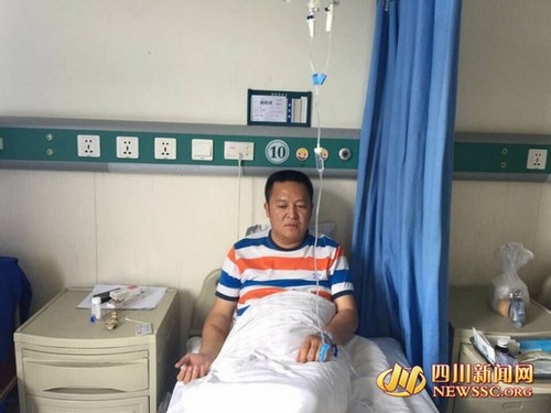 误把黑熊当成狗800元买下 泸州“獒痴”惹麻烦(图2) 误把黑熊当成狗800元买下 泸州“獒痴”惹麻烦(图2)