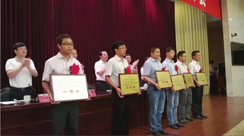 自贡两名科技人才获奖 各奖20万元(图1) 自贡两名科技人才获奖 各奖20万元(图1)
