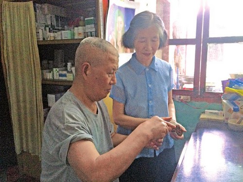 "跛脚医生"扎根川南乡镇 拒绝跳槽坚守了40年(图1) "跛脚医生"扎根川南乡镇 拒绝跳槽坚守了40年(图1)