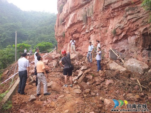 合江县国土资源局大力实施地质灾害巡查(图1) 合江县国土资源局大力实施地质灾害巡查(图1)