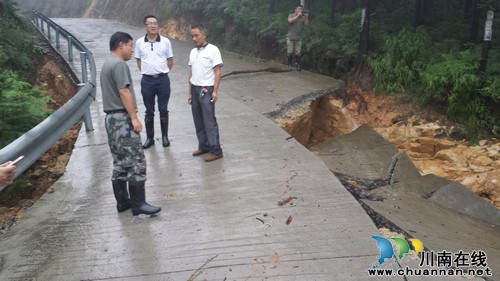 方洞镇：遭遇暴雨袭击&nbsp;镇村社干部全力救援(图2)