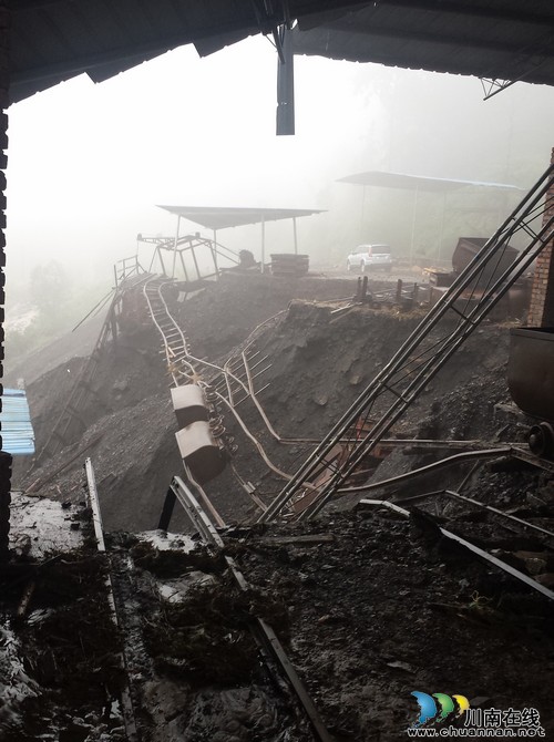 方洞镇：遭遇暴雨袭击&nbsp;镇村社干部全力救援(图1)