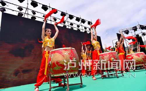 泸州叙永县赤水河首届凤凰李采摘节启幕(图2) 泸州叙永县赤水河首届凤凰李采摘节启幕(图2)