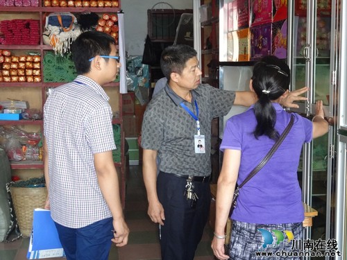 立石镇：开展烟花爆竹经营安全专项检查(图1)