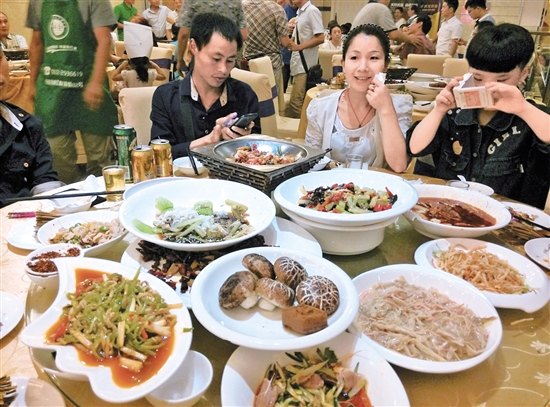 打造“舌尖上的甜城”&nbsp;大千美食菜系担当重任(图2)