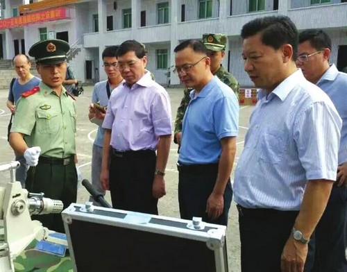 自贡市委书记、市长带队慰问人民子弟兵(图2) 自贡市委书记、市长带队慰问人民子弟兵(图2)
