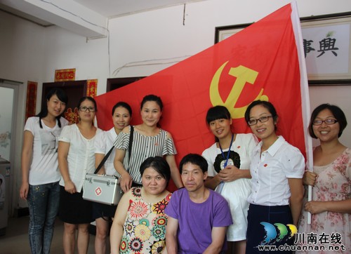 华阳街道:“党员去哪儿了”活动走进群众家中(图2) 华阳街道:“党员去哪儿了”活动走进群众家中(图2)