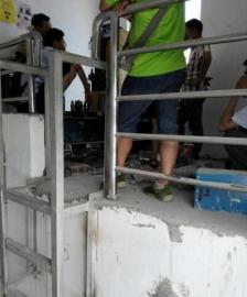 宜宾兴文一小区电梯失控&nbsp;直冲楼顶再急坠底楼(图1)