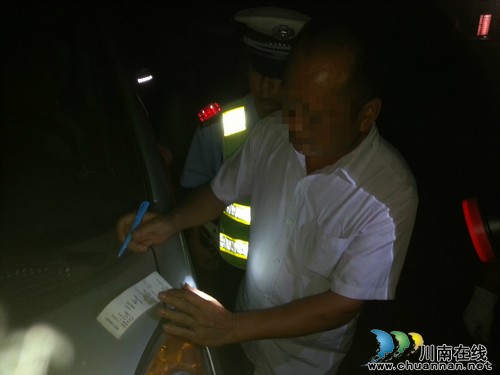 龙马潭区：交警部门集中行动&nbsp;夜查酒驾违法行为(图2)