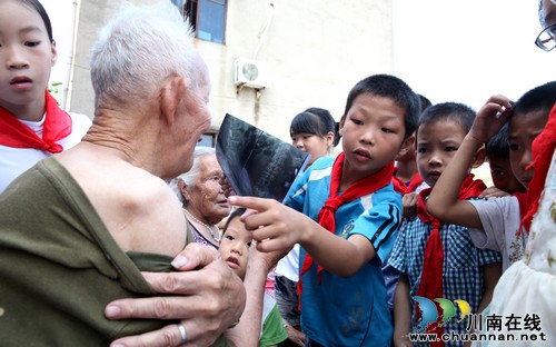 泸州抗战老兵先金玉与"肉包子弹"的70年故事(图2) 泸州抗战老兵先金玉与"肉包子弹"的70年故事(图2)
