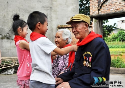 泸州抗战老兵先金玉与"肉包子弹"的70年故事(图4) 泸州抗战老兵先金玉与"肉包子弹"的70年故事(图4)