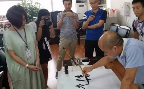 新报闯来"比武"人 (倪为公仅存遗作即将爱心开拍)(图2) 新报闯来"比武"人 (倪为公仅存遗作即将爱心开拍)(图2)