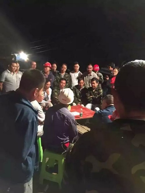 泸州:古蔺被埋88小时的4名工人今晨全部获救(图5) 泸州:古蔺被埋88小时的4名工人今晨全部获救(图5)